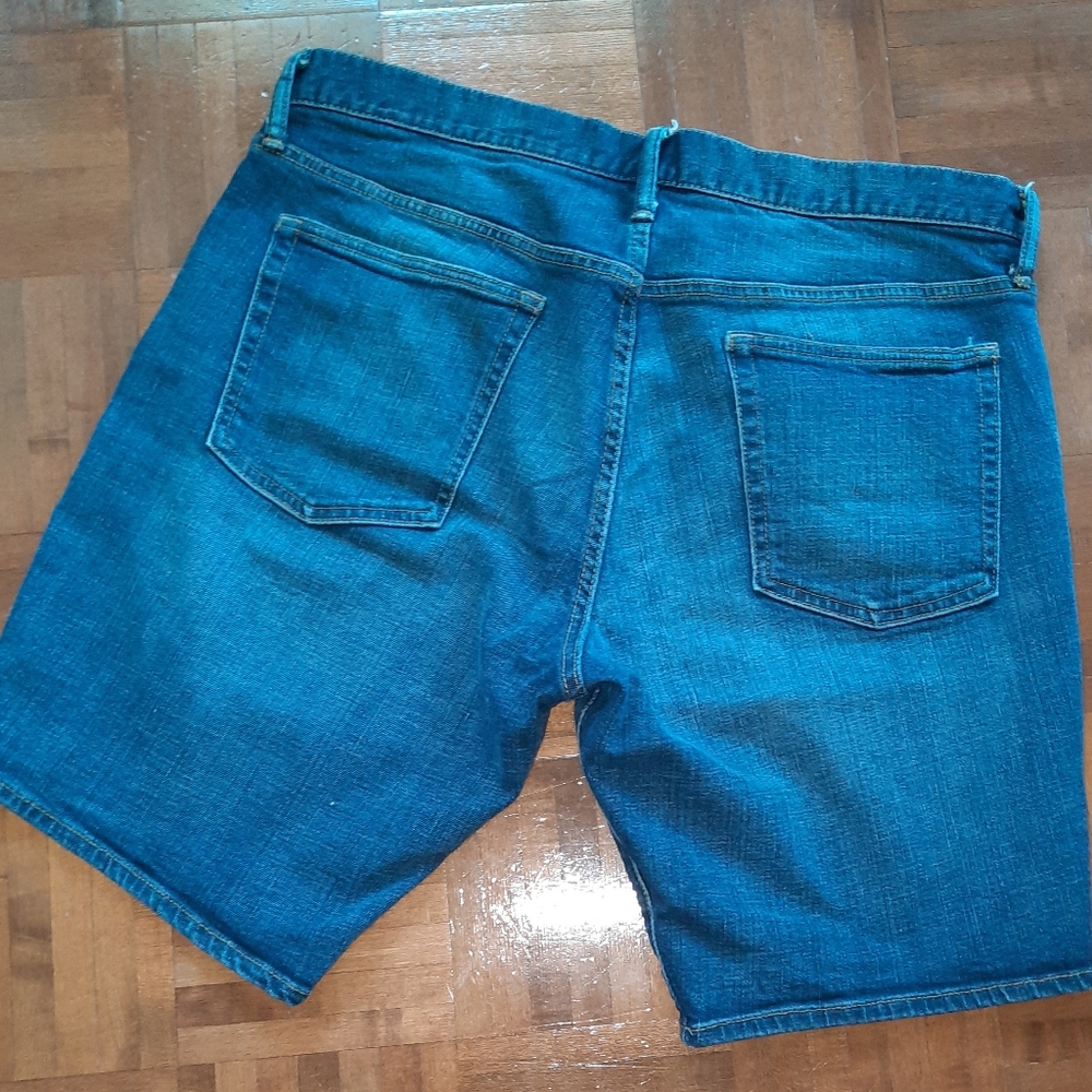 Men Gap Shorts - Picture 2 of 3